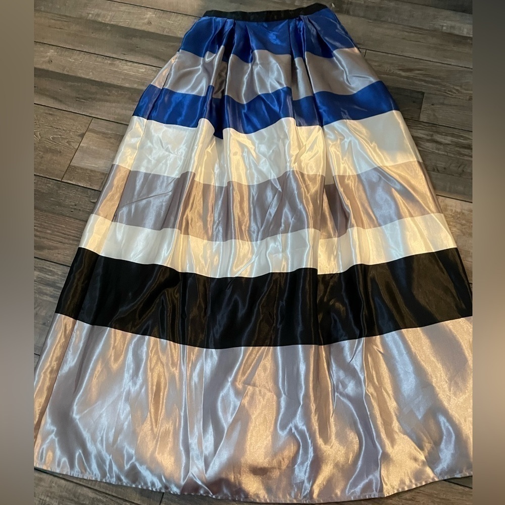 Women’s Nights by Teeze Me satin skirt - Picture 2 of 4